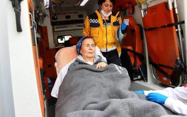 Usta oyuncu Fatma Girik Ankara'da hastaneye yatırıldı
