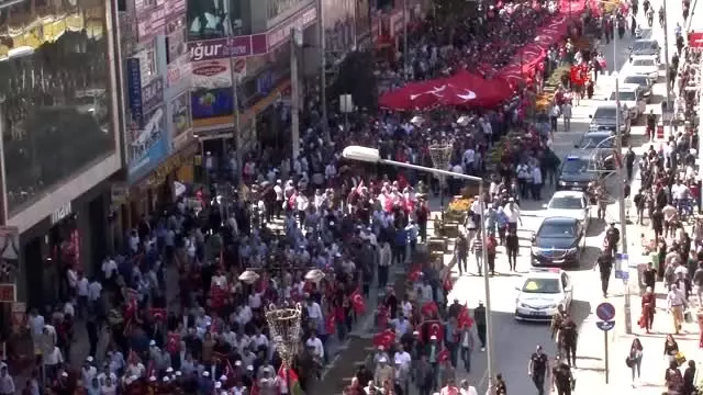 Van'da 'Teröre Lanet, Kardeşliğe Davet' yürüyüşü Van'da 'Teröre Lanet, Kardeşliğe Davet' yürüyüşü