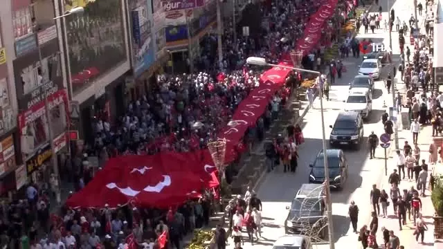 Van'da 'Teröre Lanet, Kardeşliğe Davet' yürüyüşü Van'da 'Teröre Lanet, Kardeşliğe Davet' yürüyüşü