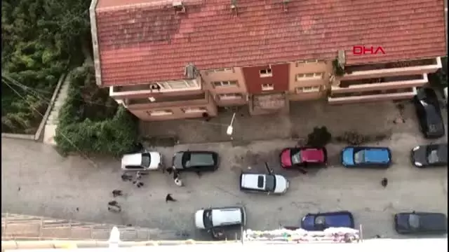 Zonguldak'ta inşaat işçileri ile esnaf arasında taşlı, sopalı ve bıçaklı kavga-1 Zonguldak'ta inşaat işçileri ile esnaf arasında taşlı, sopalı ve bıçaklı kavga-1