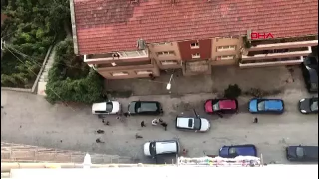 Zonguldak'ta inşaat işçileri ile esnaf arasında taşlı, sopalı ve bıçaklı kavga-1 Zonguldak'ta inşaat işçileri ile esnaf arasında taşlı, sopalı ve bıçaklı kavga-1