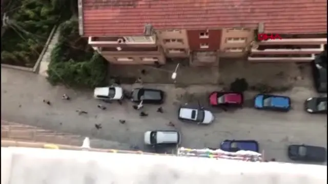 Zonguldak'ta inşaat işçileri ile esnaf arasında taşlı, sopalı ve bıçaklı kavga-1 Zonguldak'ta inşaat işçileri ile esnaf arasında taşlı, sopalı ve bıçaklı kavga-1