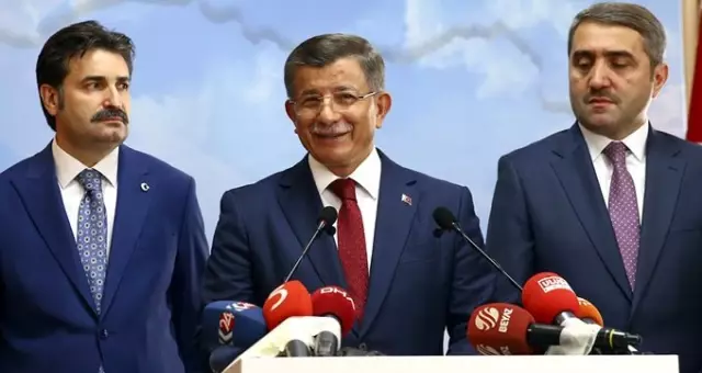 Ahmet Davutoğlu'ndan sonra AK Parti'de istifalar: Eski milletvekilleri ve il başkanları da partiden ayrıldı Ahmet Davutoğlu'ndan sonra AK Parti'de istifalar: Eski milletvekilleri ve il başkanları da partiden ayrıldı