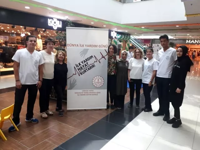 AVM'de ilginç anlar, gören oraya koştu AVM'de ilginç anlar, gören oraya koştu