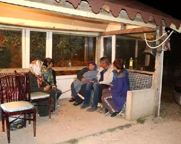 Çankırı, 3 dakika arayla 4.7 ve 4.8'lik depremlerle sallandı (7) Çankırı, 3 dakika arayla 4.7 ve 4.8'lik depremlerle sallandı (7)