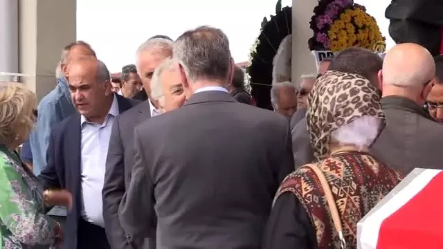 Gazeteci Duru son yolculuğa uğurlandı Gazeteci Duru son yolculuğa uğurlandı