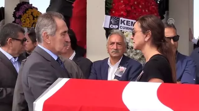 Gazeteci Duru son yolculuğa uğurlandı Gazeteci Duru son yolculuğa uğurlandı