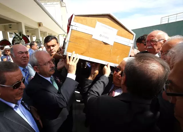 Gazeteci Duru son yolculuğa uğurlandı Gazeteci Duru son yolculuğa uğurlandı