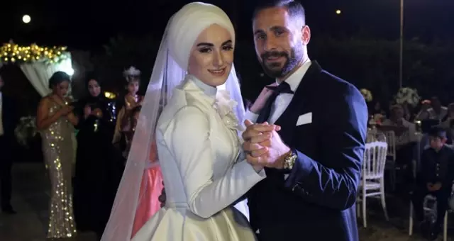 Gelin ve damadın nikah şekeri yerine dağıttığı fidanlar tüm misafirleri şaşırttı