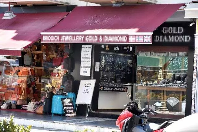 Gezgin Fatih Koparan 10 kişi tarafından feci şekilde dayak yedi