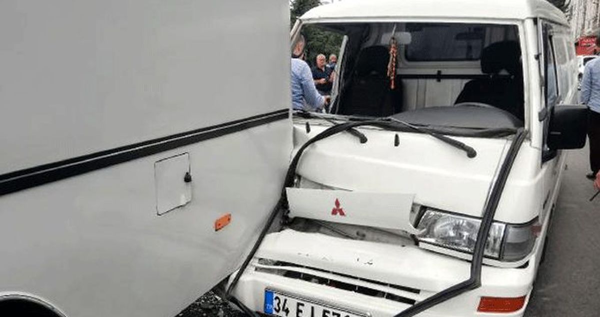 Hurdaya dönen aracın içinde sıkışan kadını itfaiye kurtardı!