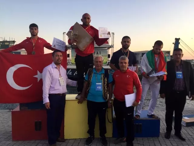 Kuşak Güreşi'ne ilk kez katılan Türk takımı rakiplerine şans vermedi Kuşak Güreşi'ne ilk kez katılan Türk takımı rakiplerine şans vermedi