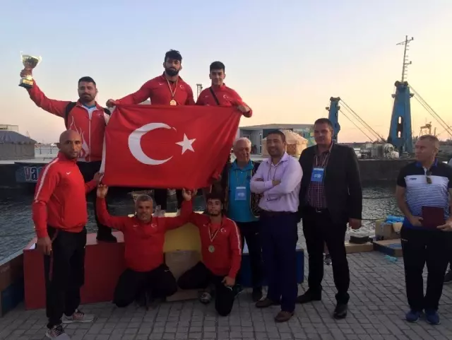 Kuşak Güreşi'ne ilk kez katılan Türk takımı rakiplerine şans vermedi Kuşak Güreşi'ne ilk kez katılan Türk takımı rakiplerine şans vermedi