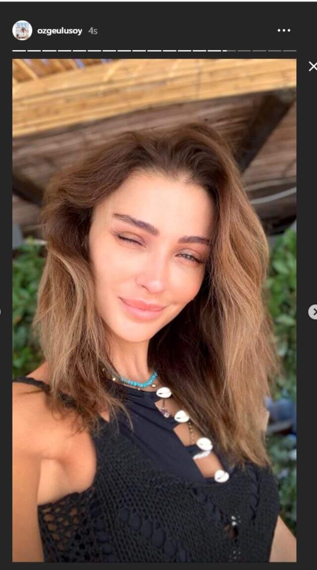 Manken Özge Ulusoy, makyajsız pozuyla büyüledi