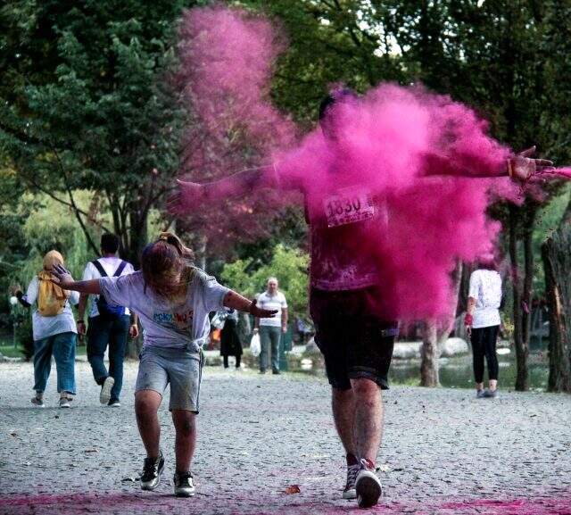 Renkli koşu festivali Color Sky 5K bin kişinin katılımıyla gerçekleşti