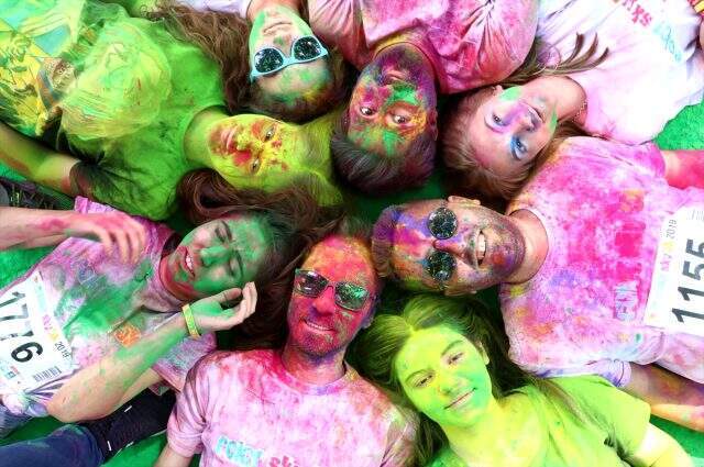 Renkli koşu festivali Color Sky 5K bin kişinin katılımıyla gerçekleşti