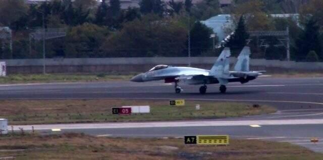 Rus uçağı Su-35 ve Rus yangın söndürme uçağı Be-200 İstanbul semalarında uçtu