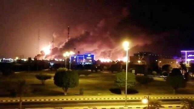 Suudi Arabistan rafineri saldırısı nedeniyle petrol üretimini durdurdu