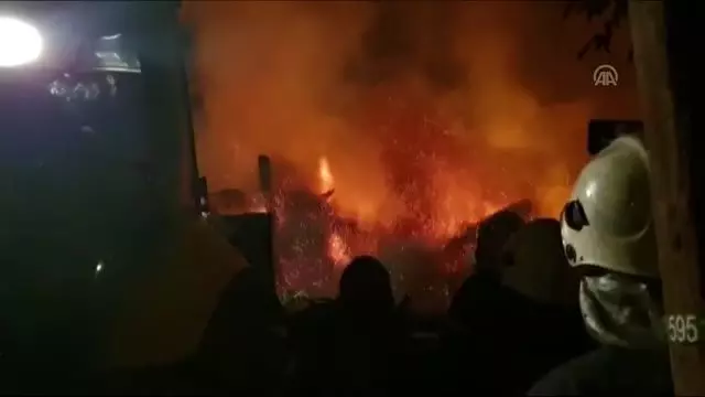 4 ahşap ev yandı 4 ahşap ev yandı