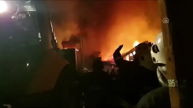 4 ahşap ev yandı 4 ahşap ev yandı