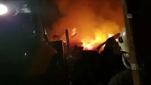 4 ahşap ev yandı 4 ahşap ev yandı