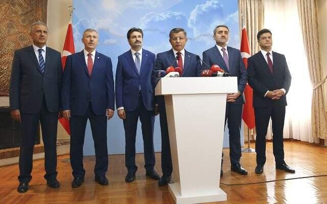 Ahmet Davutoğlu yeni parti için çalışmaları hızlandırdı
