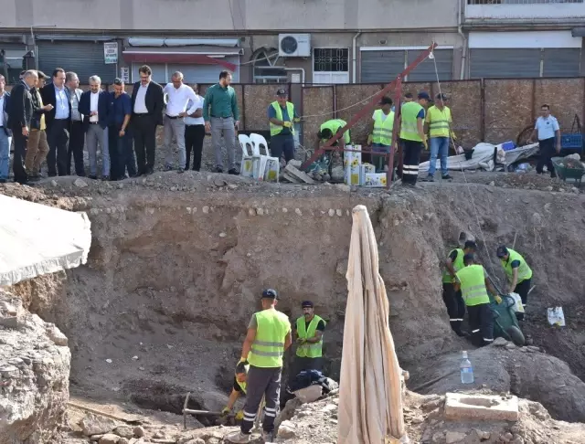 Akhisar'da 'Merkez Çarşı Canlandırma Projesi' yeniden başladı
