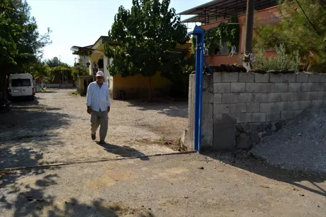 Bahçe duvarında tarihi mezar taşı Bahçe duvarında tarihi mezar taşı