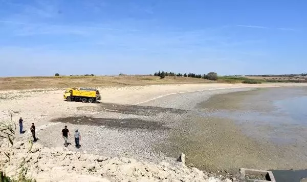 Balıkların öldüğü oruçlu göleti'ne tankerle su taşınıyor