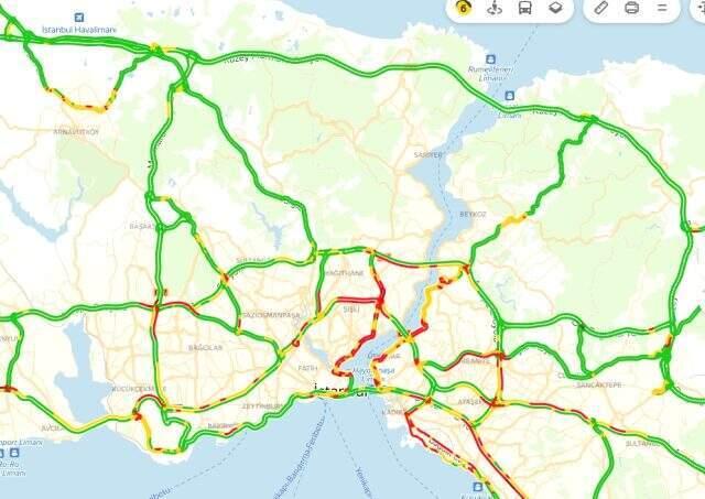 Büyükçekmece TEM'de tır yangını! Trafik yoğunluğu oluştu