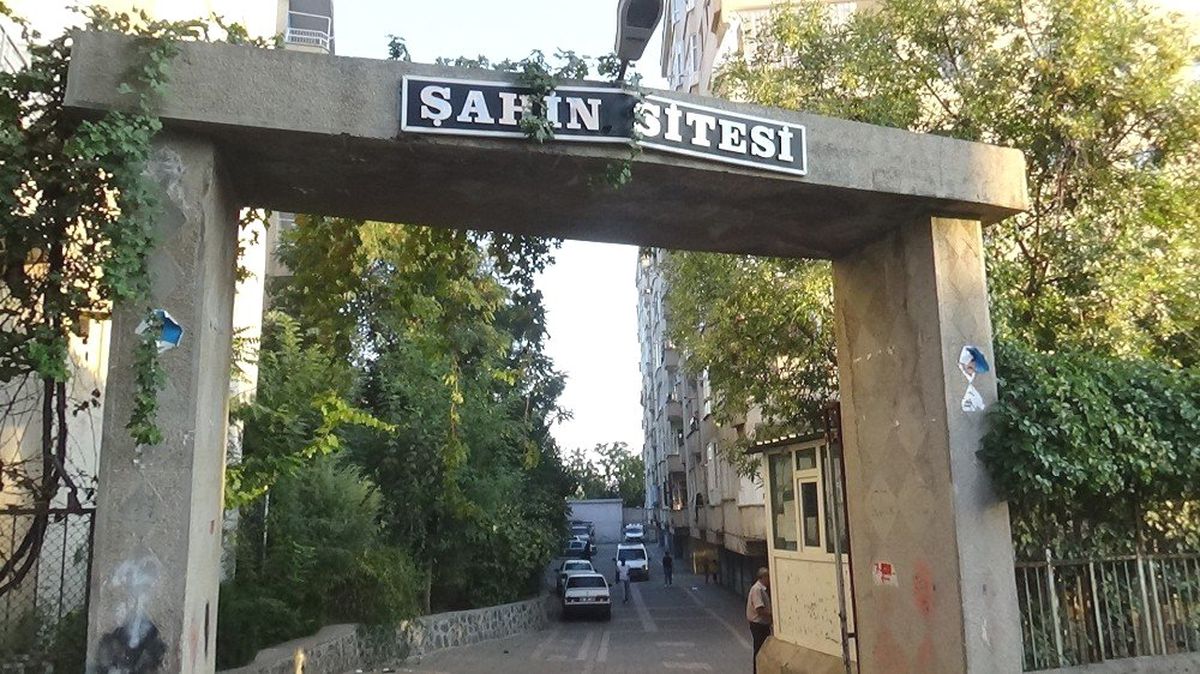 Diyarbakır'da 11 yaşındaki kız çocuğuna istismar iddiası mahalleyi karıştırdı: 2 yaralı