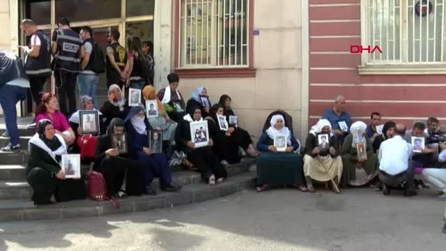 Diyarbakır hdp önündeki eylemde 14'üncü gün; aile sayısı 35 oldu Diyarbakır hdp önündeki eylemde 14'üncü gün; aile sayısı 35 oldu