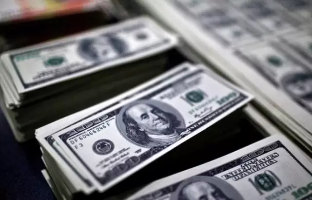Dolar haftaya 5,72 liradan başladı Dolar haftaya 5,72 liradan başladı