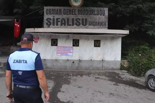 Düzce'de şifalı olarak bilinen su çeşmesi mühürlendi Düzce'de şifalı olarak bilinen su çeşmesi mühürlendi