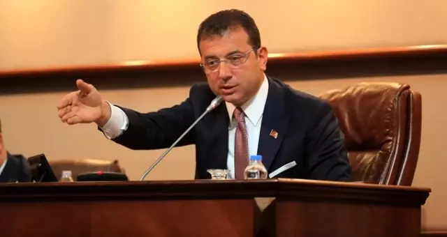 Ekrem İmamoğlu'ndan 'Biz tatil yapmadık' afişiyle tepki çeken belediye başkanına destek Ekrem İmamoğlu'ndan 'Biz tatil yapmadık' afişiyle tepki çeken belediye başkanına destek