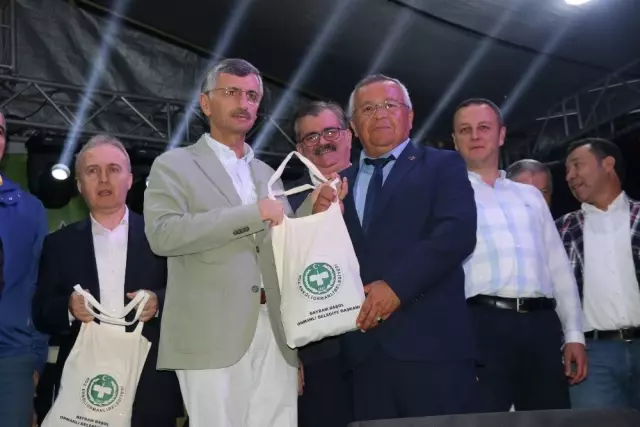 Hasadını toplayan çiftçiler Fındık Festivali'nde eğlendi Hasadını toplayan çiftçiler Fındık Festivali'nde eğlendi