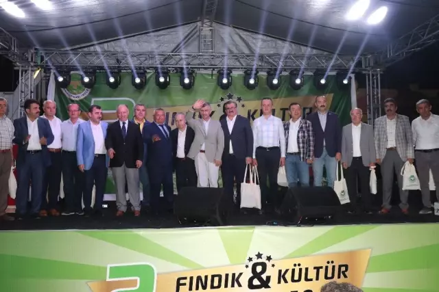 Hasadını toplayan çiftçiler Fındık Festivali'nde eğlendi Hasadını toplayan çiftçiler Fındık Festivali'nde eğlendi