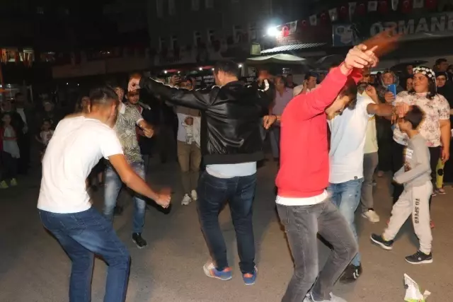Hasadını toplayan çiftçiler Fındık Festivali'nde eğlendi Hasadını toplayan çiftçiler Fındık Festivali'nde eğlendi