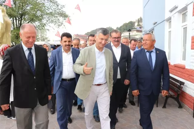 Hasadını toplayan çiftçiler Fındık Festivali'nde eğlendi Hasadını toplayan çiftçiler Fındık Festivali'nde eğlendi