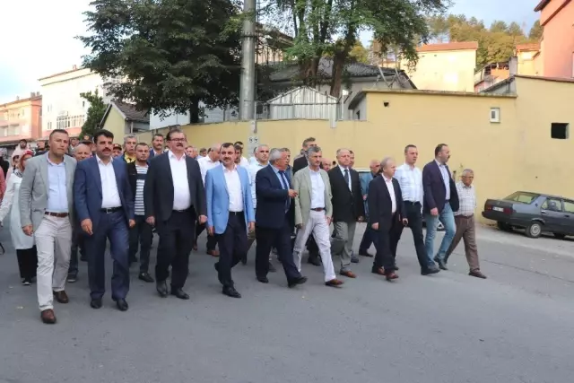 Hasadını toplayan çiftçiler Fındık Festivali'nde eğlendi Hasadını toplayan çiftçiler Fındık Festivali'nde eğlendi