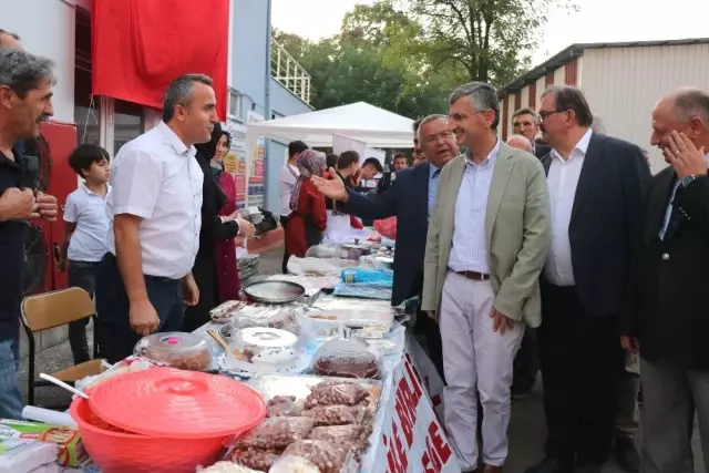 Hasadını toplayan çiftçiler Fındık Festivali'nde eğlendi Hasadını toplayan çiftçiler Fındık Festivali'nde eğlendi