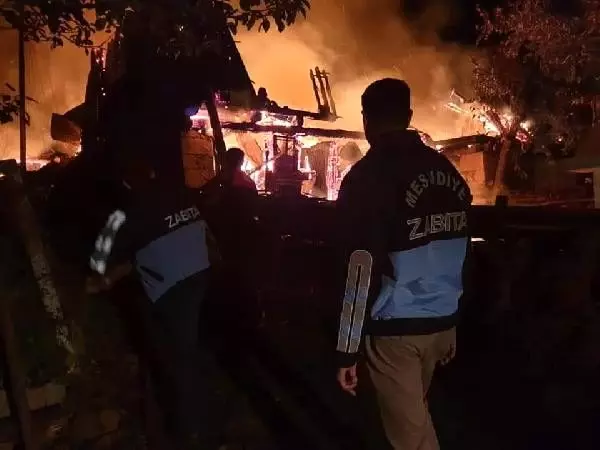 Ordu'da 4 ahşap ev yandı Ordu'da 4 ahşap ev yandı