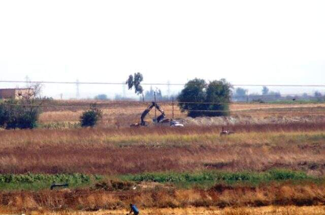 Ortak devriyedeki helikopterleri gören teröristler, kazıyı bıraktı