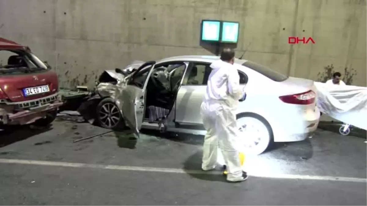 Pendik'te iki otomobil çarpıştı: 2 ölü, 1 yaralı