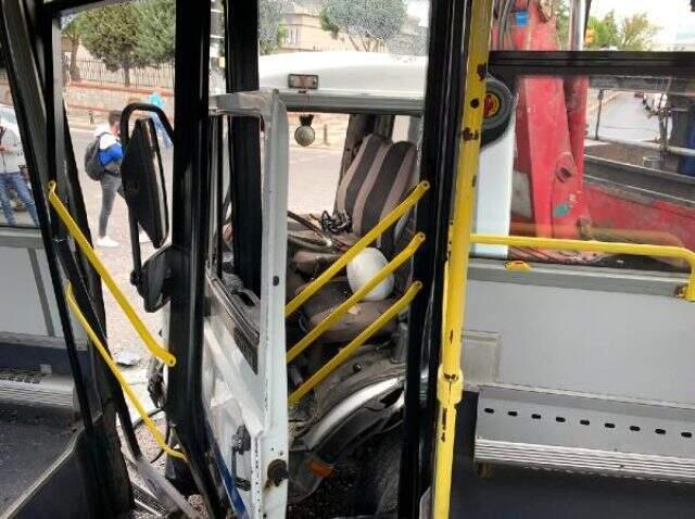 Son dakika! Ümraniye'de kamyon otobüse çarptı: 9 yaralı