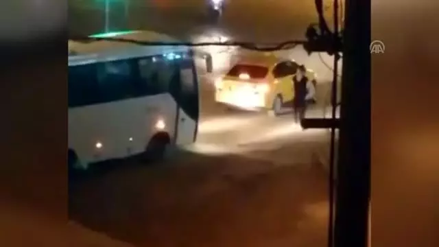 Taksicinin müşteriyi darbetmesi kamerada - BOLU Taksicinin müşteriyi darbetmesi kamerada - BOLU