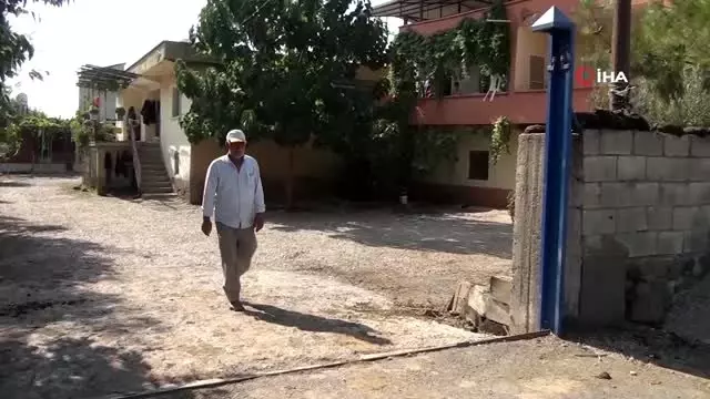 Tarihi mezar taşından duvar yaptı Tarihi mezar taşından duvar yaptı