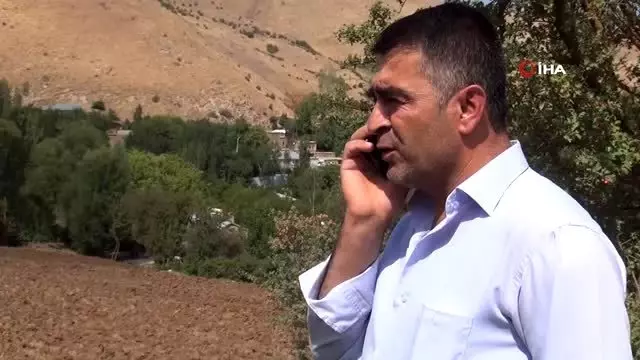 Telefonla konuşmak için yüksek tepelere çıkıyorlar Telefonla konuşmak için yüksek tepelere çıkıyorlar