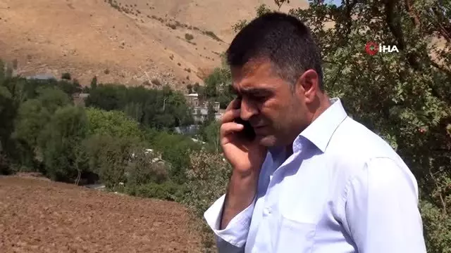 Telefonla konuşmak için yüksek tepelere çıkıyorlar Telefonla konuşmak için yüksek tepelere çıkıyorlar