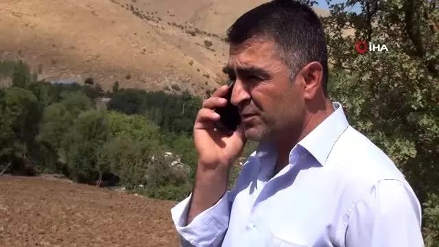 Telefonla konuşmak için yüksek tepelere çıkıyorlar Telefonla konuşmak için yüksek tepelere çıkıyorlar